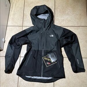 The North Face Gore-Tex Jacket, two tone design, Women’s Medium, Slim Fit